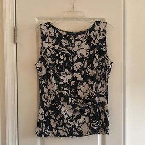 Jones New York black white print top.